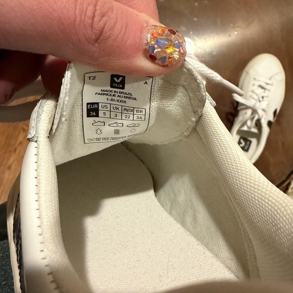 EUC Veja White Sneakers with Black Accents EU size 36 US size 5 - Picture 6 of 6